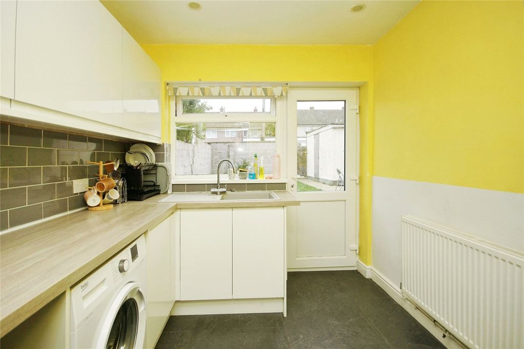 Property photo 3 of 15 Kitchen