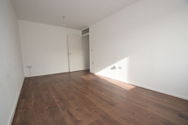 Property photo 1 of 10 Photo 9