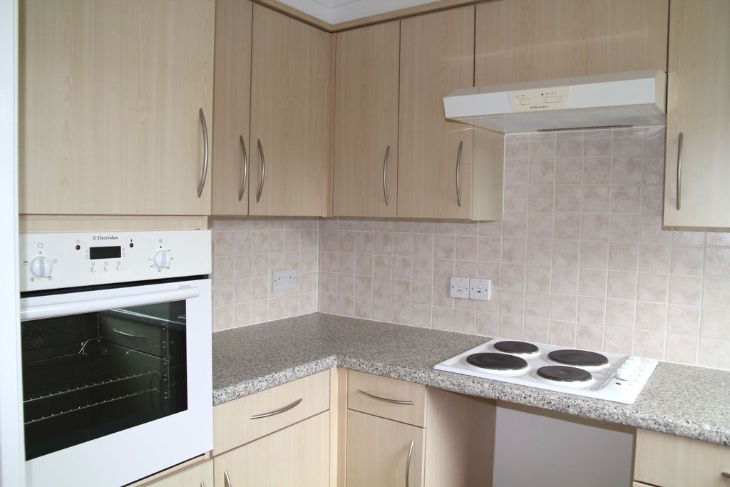 Property photo 3 of 12 Kitchen