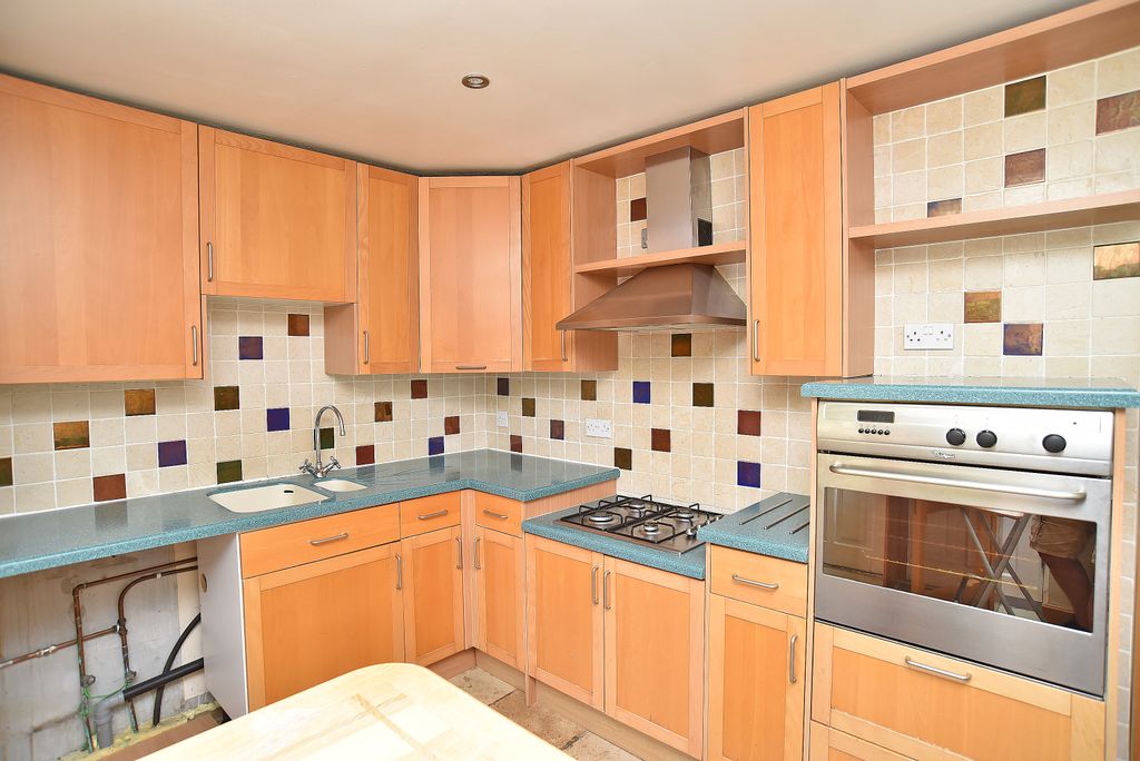 Property photo 3 of 12