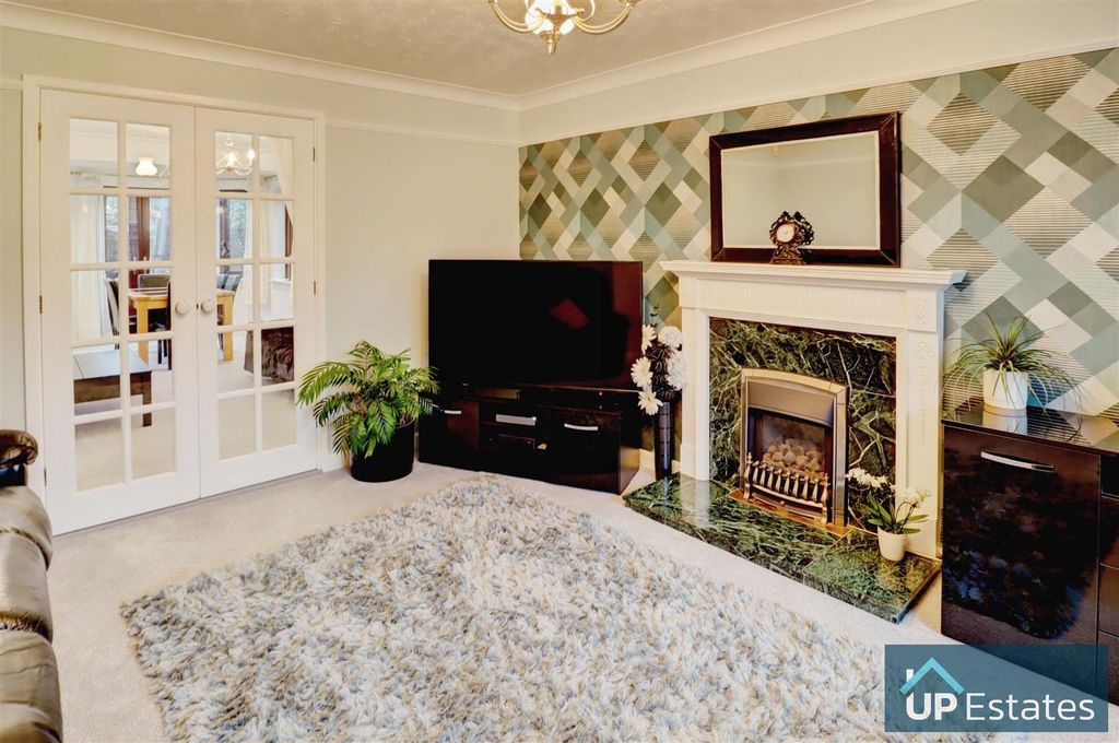 Property photo 3 of 20 Living Room