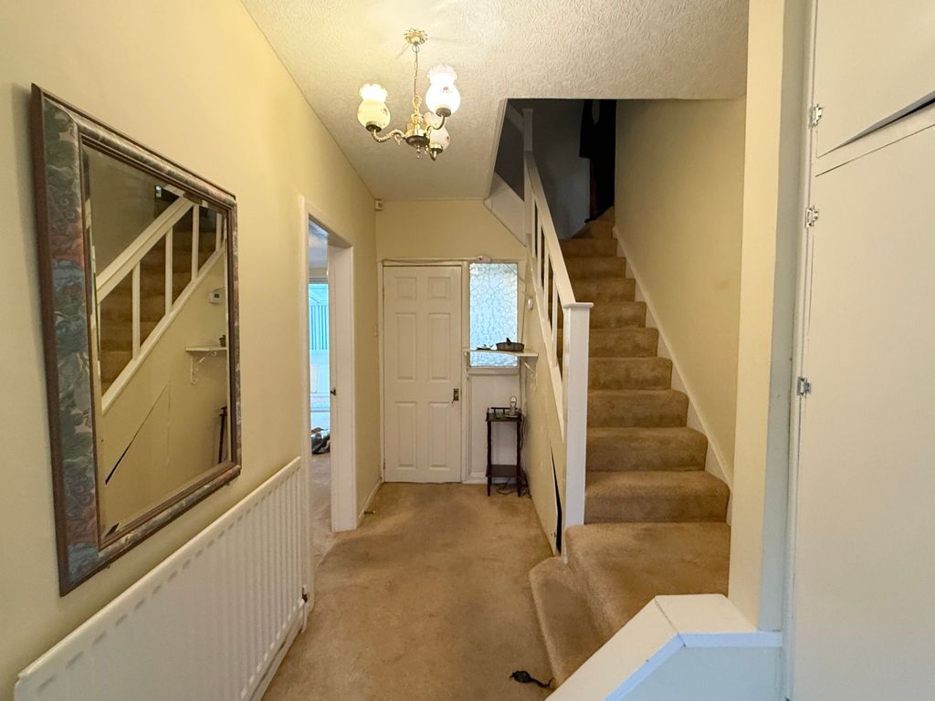 Property photo 2 of 10 Hallway