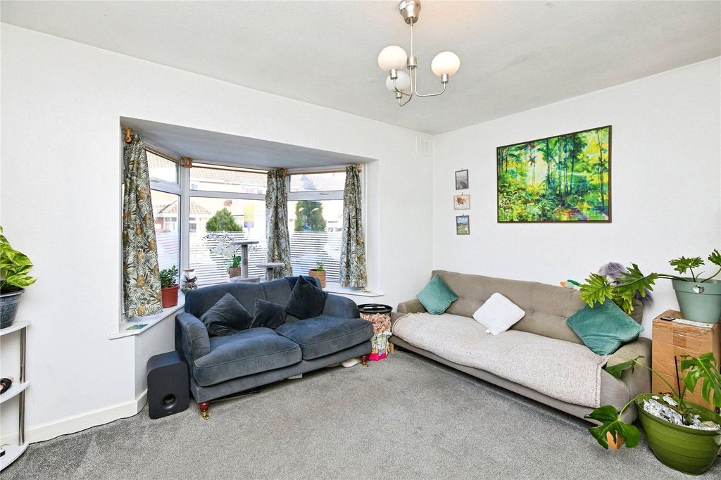 Property photo 2 of 18 Picture No. 12