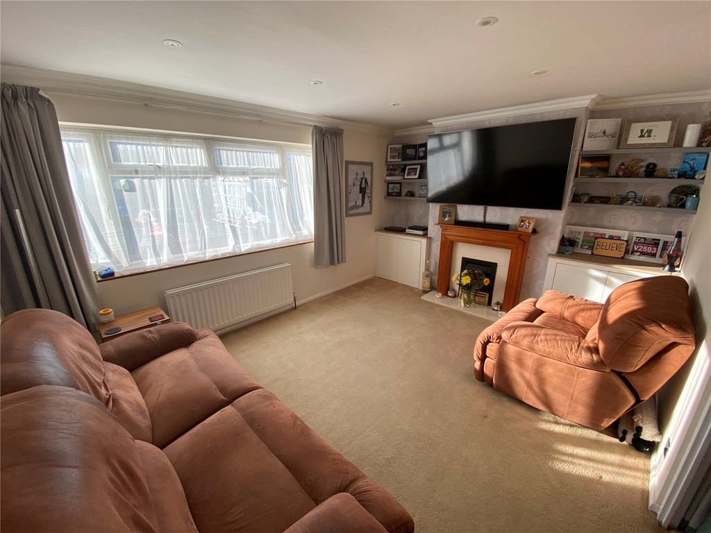 Property photo 2 of 28 Picture No. 33