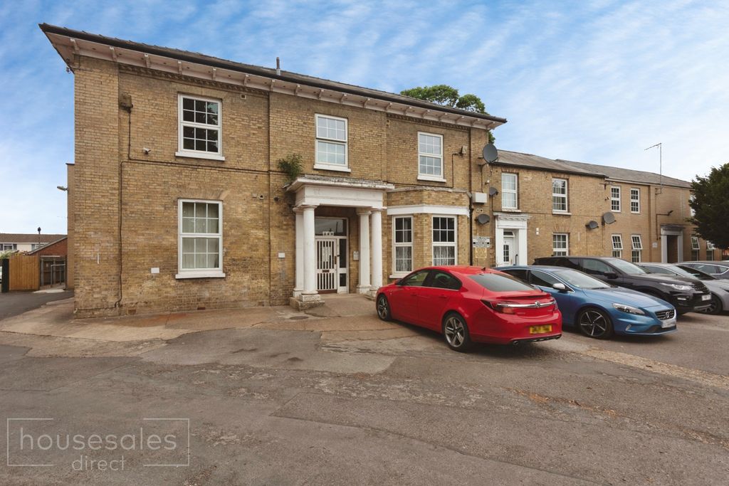 Property photo 1 of 8