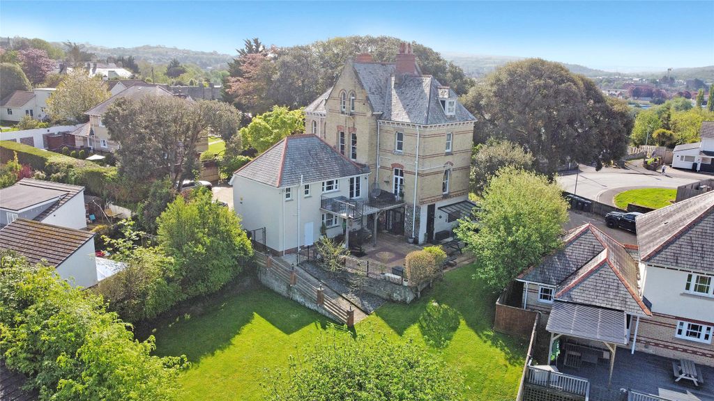 Property photo 1 of 10