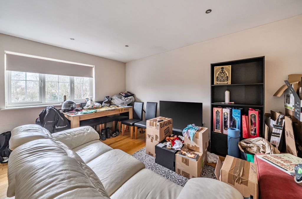 Property photo 2 of 11 1395724-8-697Cdd1...