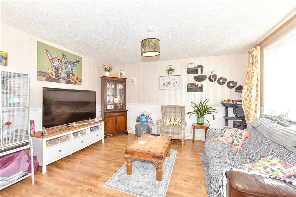 Property photo 2 of 8 Lounge