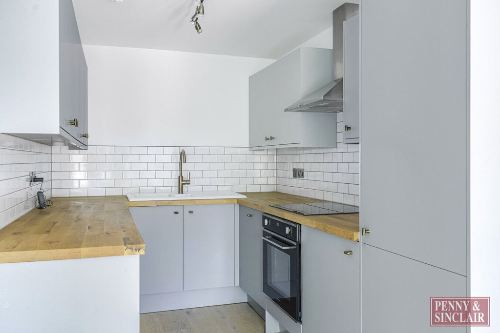 Property photo 3 of 15 Picture No. 18