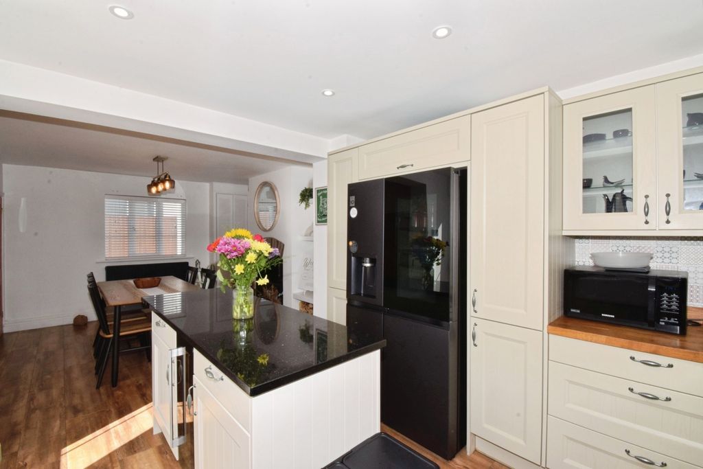 Property photo 3 of 20 Kitchen/Diner