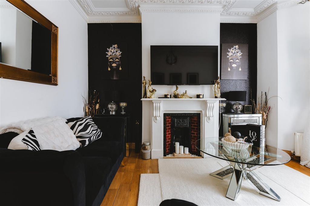 Property photo 3 of 42 Rushmore Road-41.Jpg