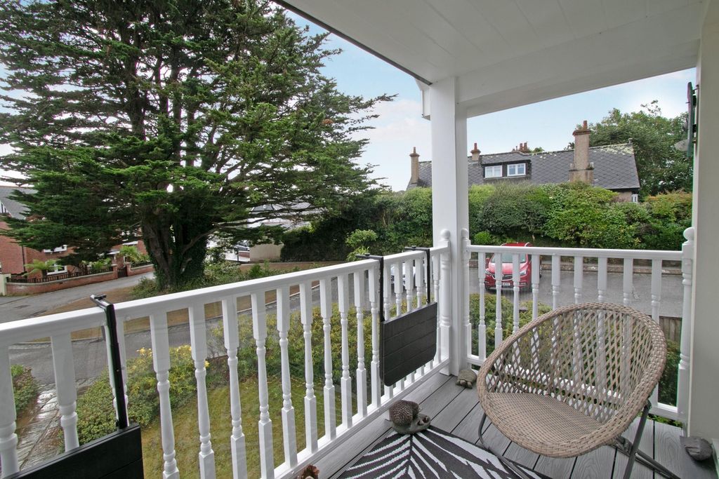 Property photo 2 of 16 Balcony