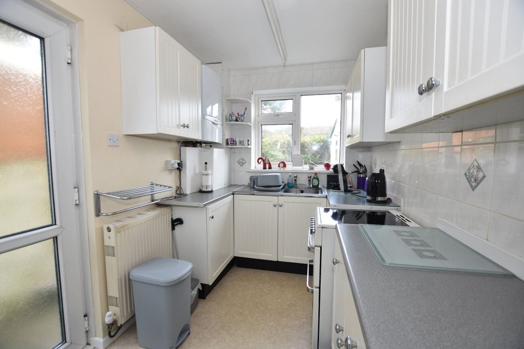 Property photo 3 of 14 Kitchen