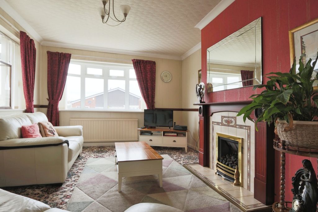 Property photo 1 of 13 3893683