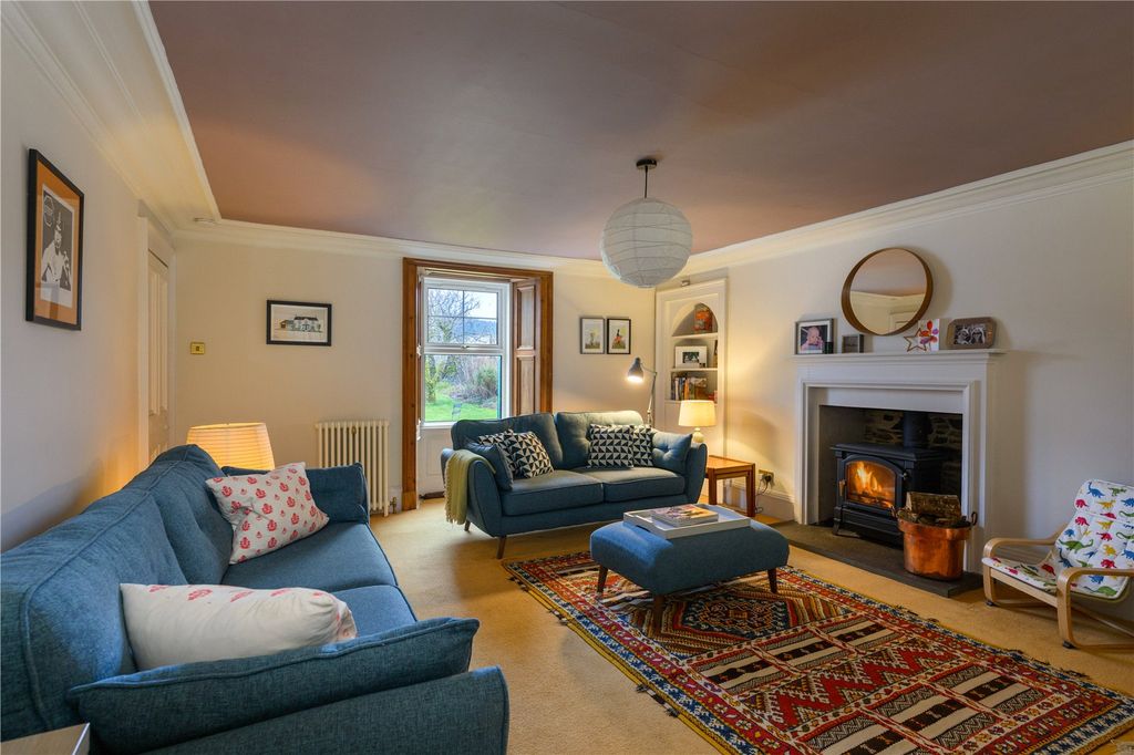 Property photo 3 of 27 Sitting Room