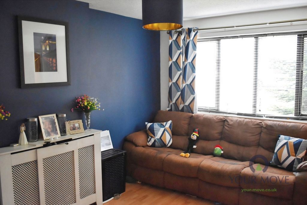 Property photo 3 of 8 Lounge