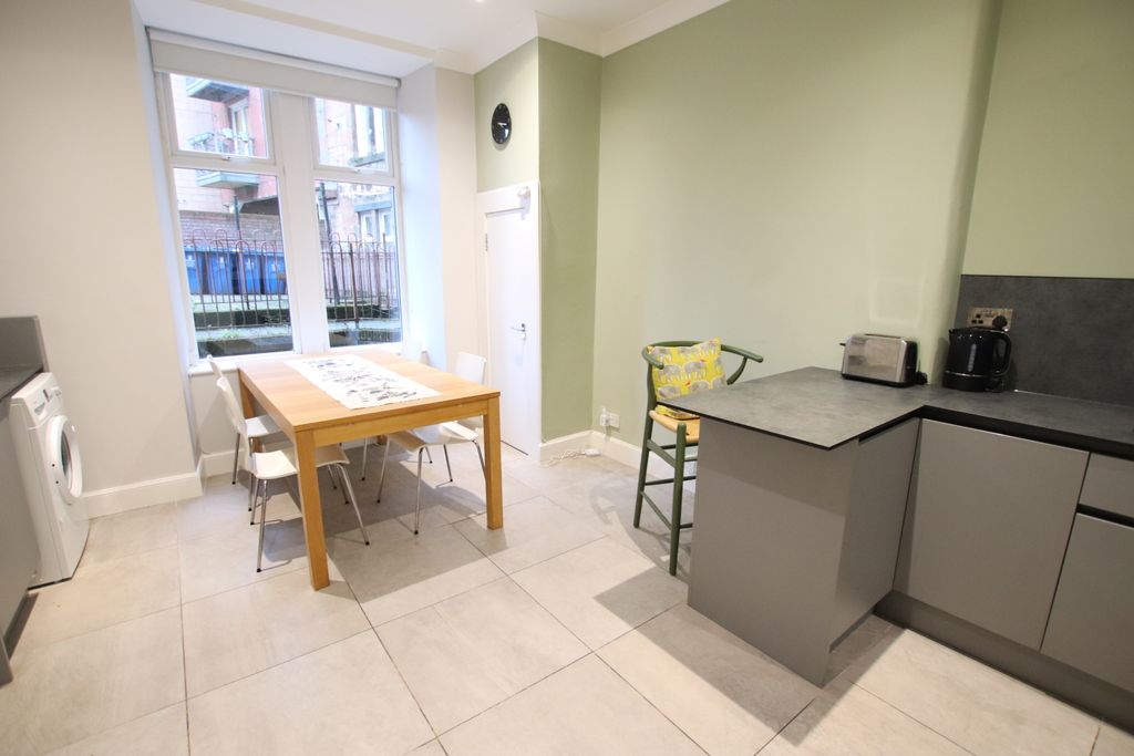 Property photo 3 of 7 Kitchen