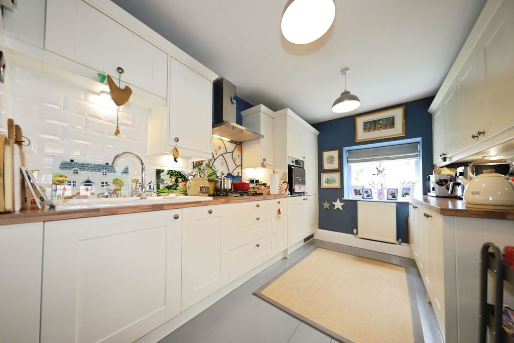 Property photo 2 of 20 Kitchen