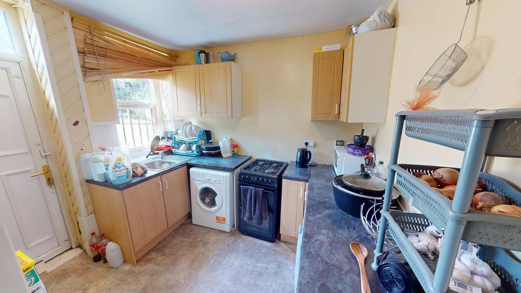Property photo 2 of 7 Newark-Street-04162025_094451