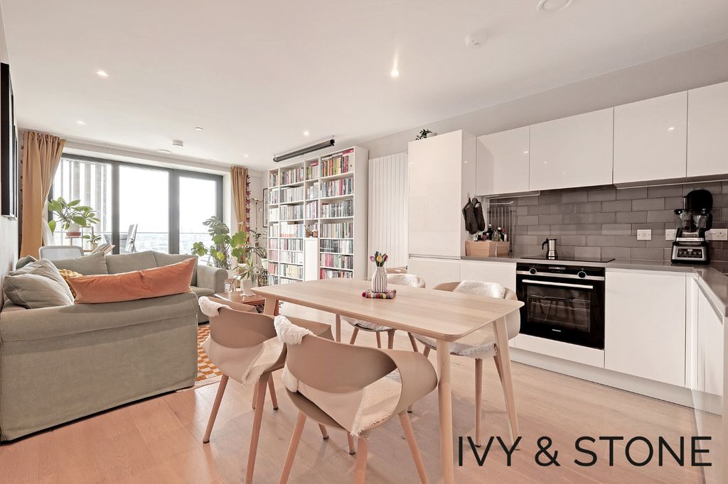 Property photo 2 of 17 4312362