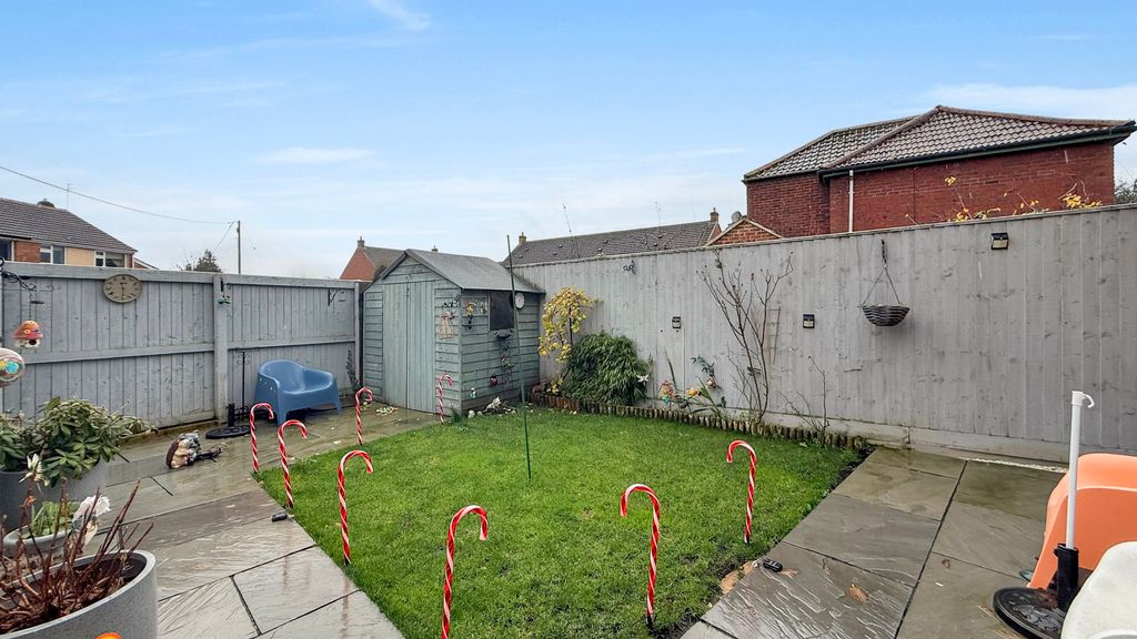 Property photo 2 of 12 Garden