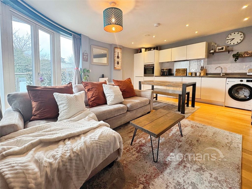 Property photo 2 of 15 Picture No. 19