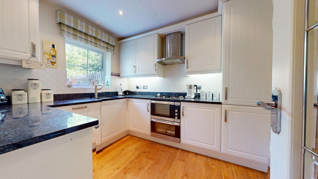 Property photo 2 of 27 4880834