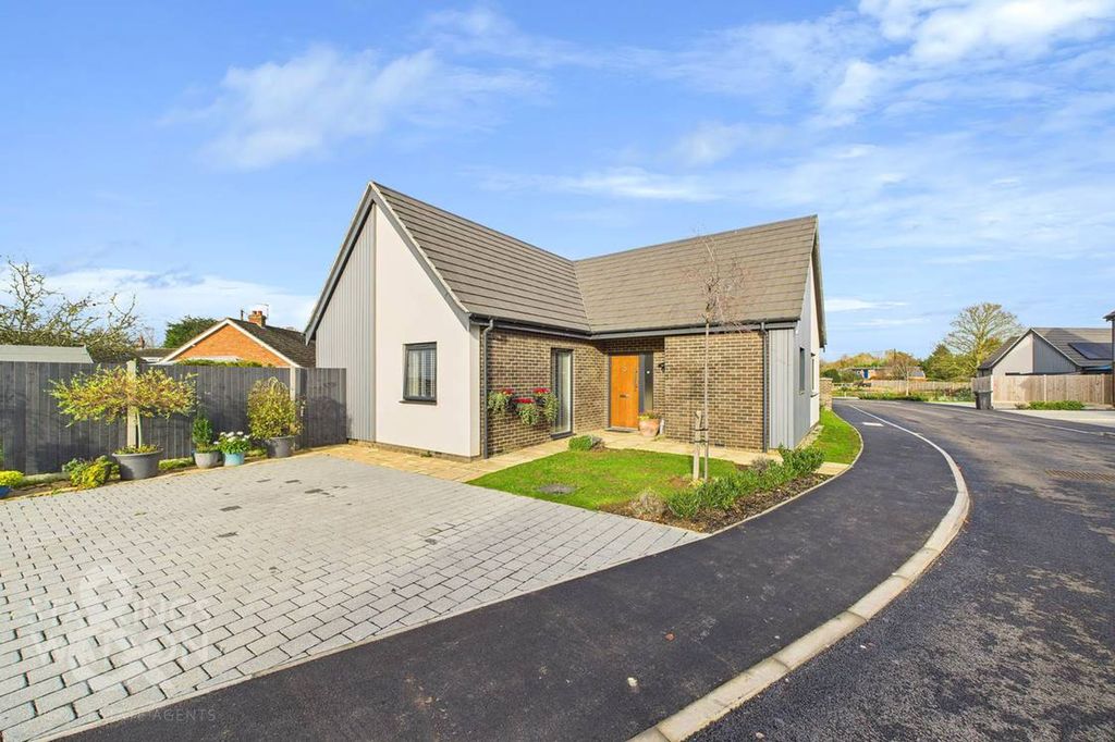 Property photo 2 of 23