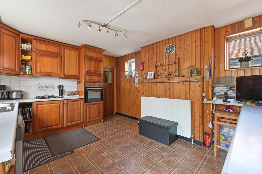 Property photo 3 of 20