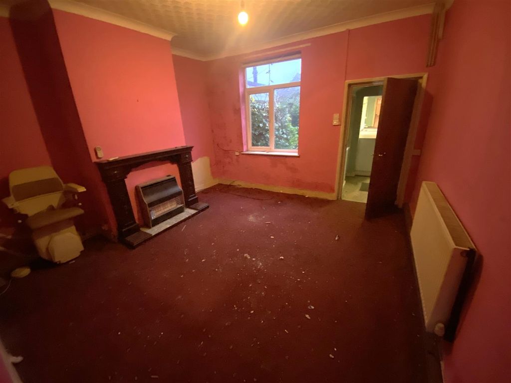 Property photo 3 of 9 Dining Room