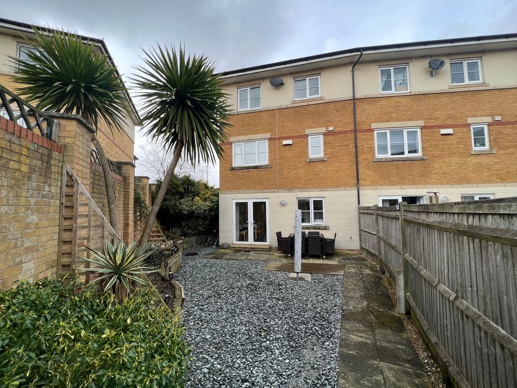 Property photo 3 of 11
