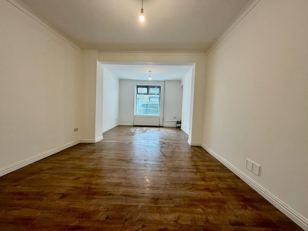 Property photo 2 of 25