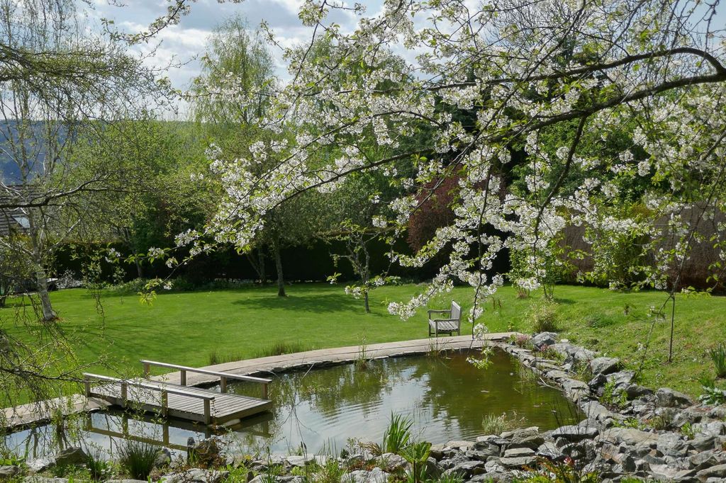 Property photo 3 of 56 8F59c4B4-1050-40B7-9Bf7-E8Ad58F3B06c