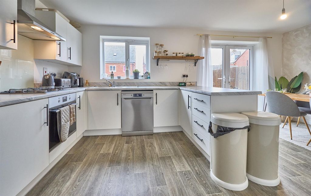 Property photo 3 of 16 Kitchen Area