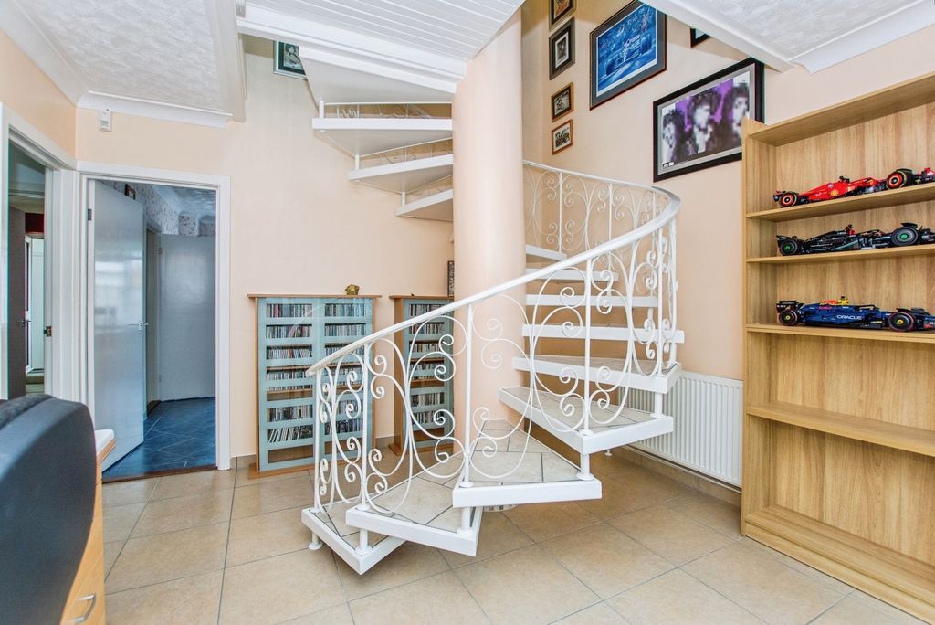 Property photo 2 of 18 Pbox-Img.Jpg
