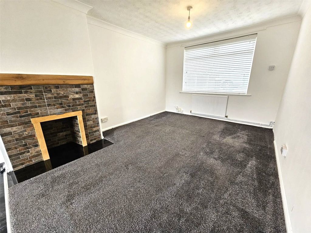 Property photo 2 of 16 Picture No. 11