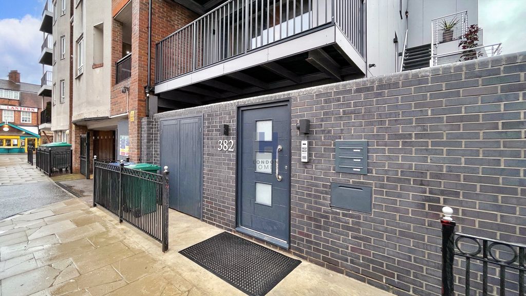 Property photo 2 of 8