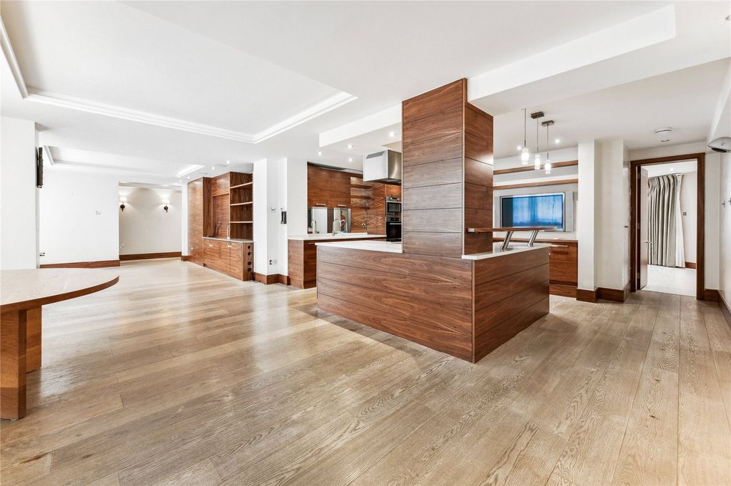 Property photo 1 of 19 Kitchen/Dining