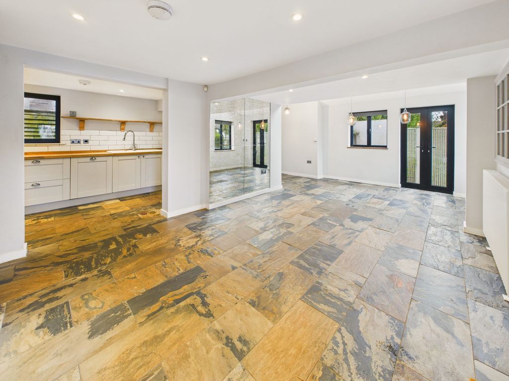 Property photo 2 of 18 Open Plan Area