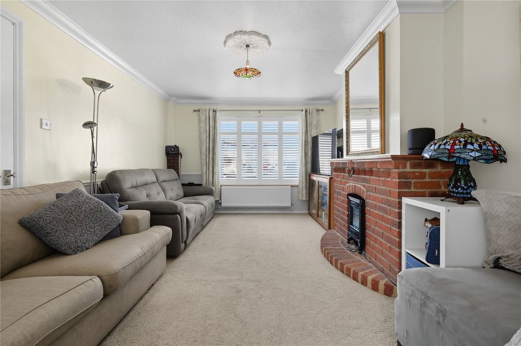 Property photo 3 of 16 Lounge