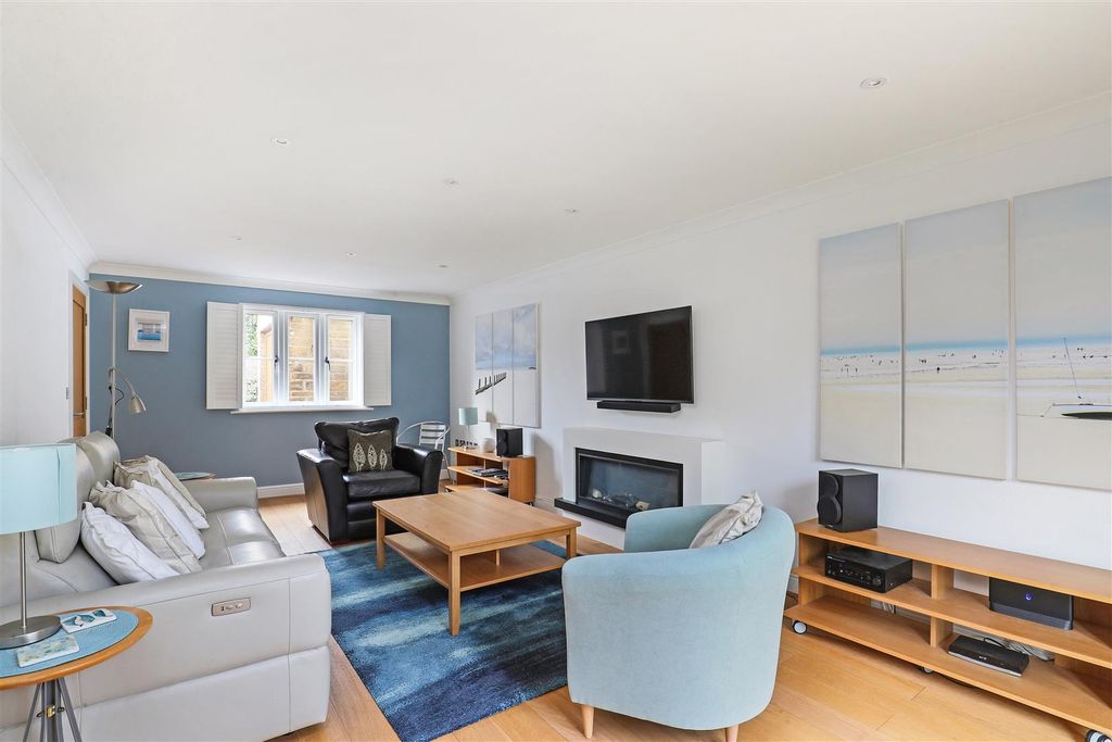 Property photo 3 of 23 Ph16_6456510.Jpg