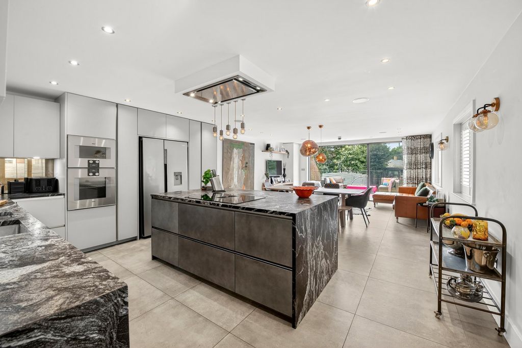 Property photo 1 of 27