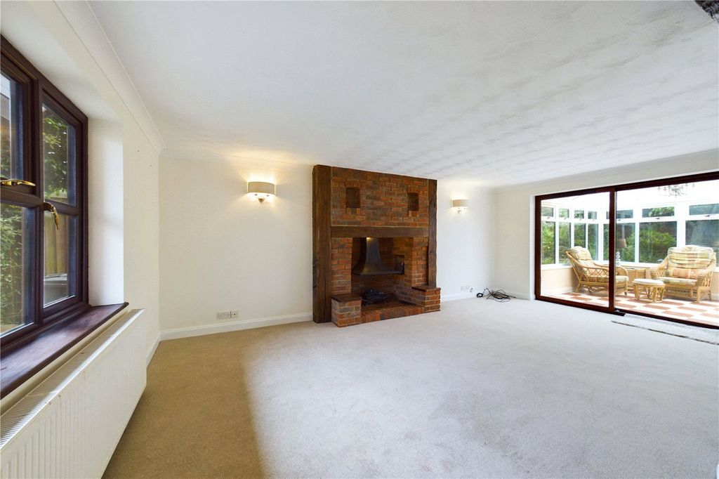 Property photo 3 of 23 Living Room