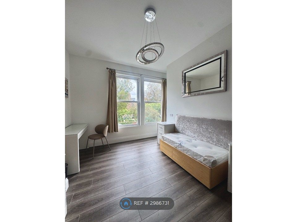 Property photo 2 of 5 Studio 5 (Bed Glides In)