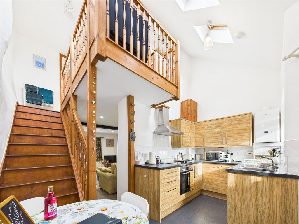 Property photo 2 of 10 Kitchen