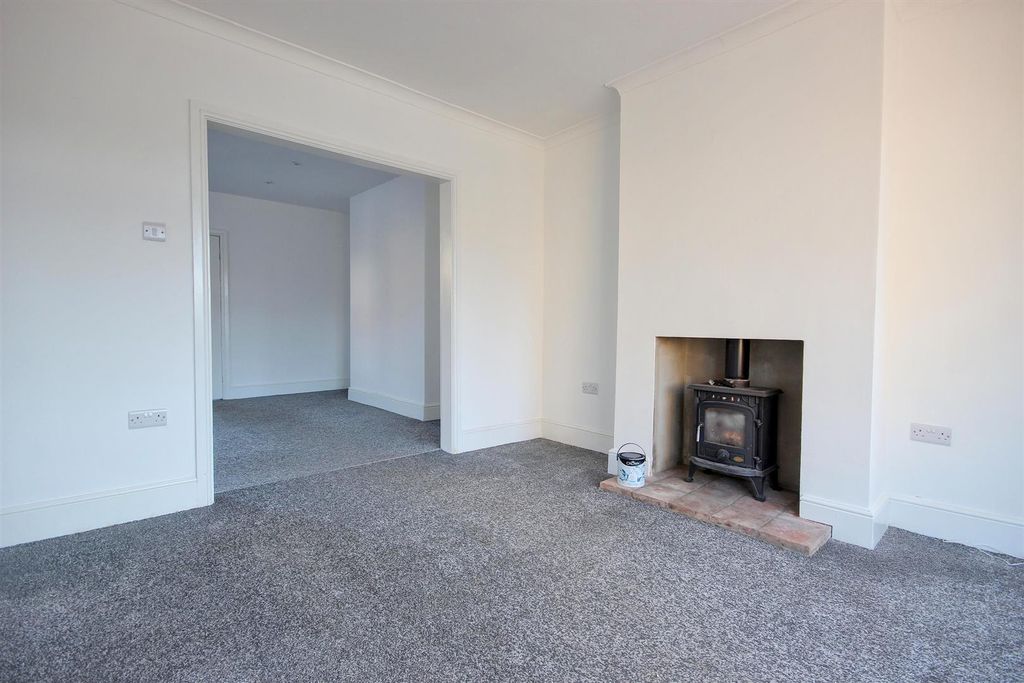 Property photo 2 of 12 Lounge