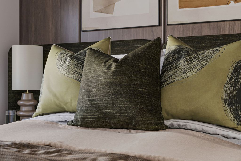 Property photo 2 of 6 Royal Gateway - Large 1-Bed