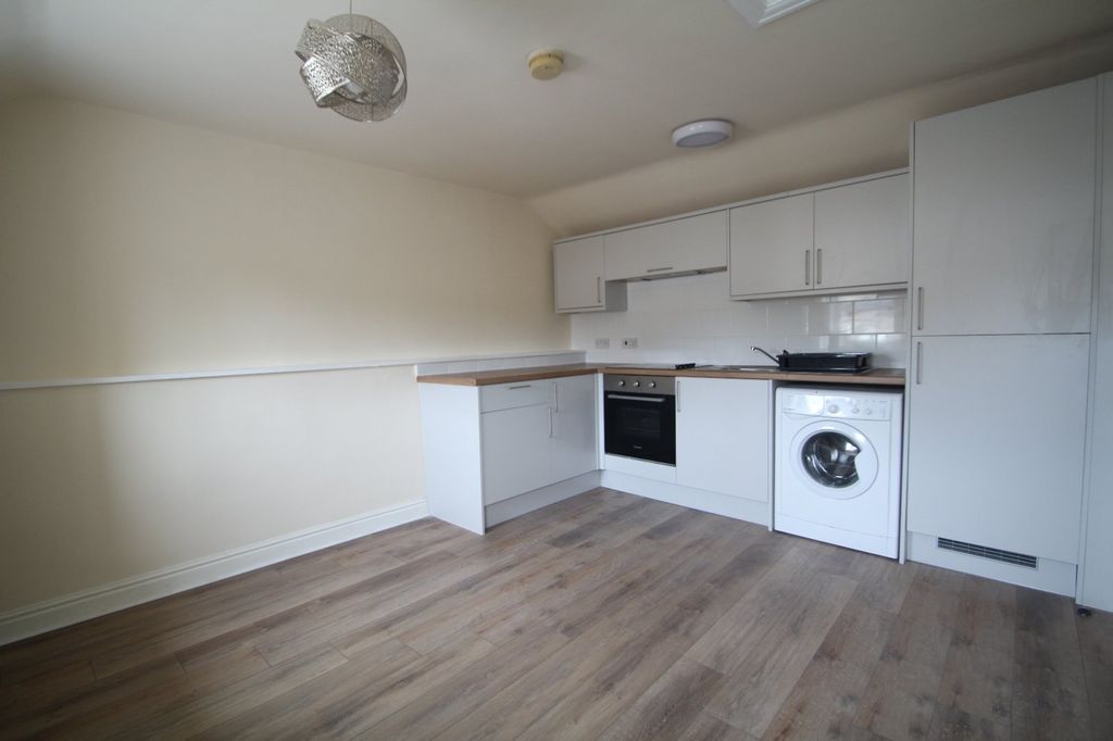 Property photo 2 of 6 Picture No. 11