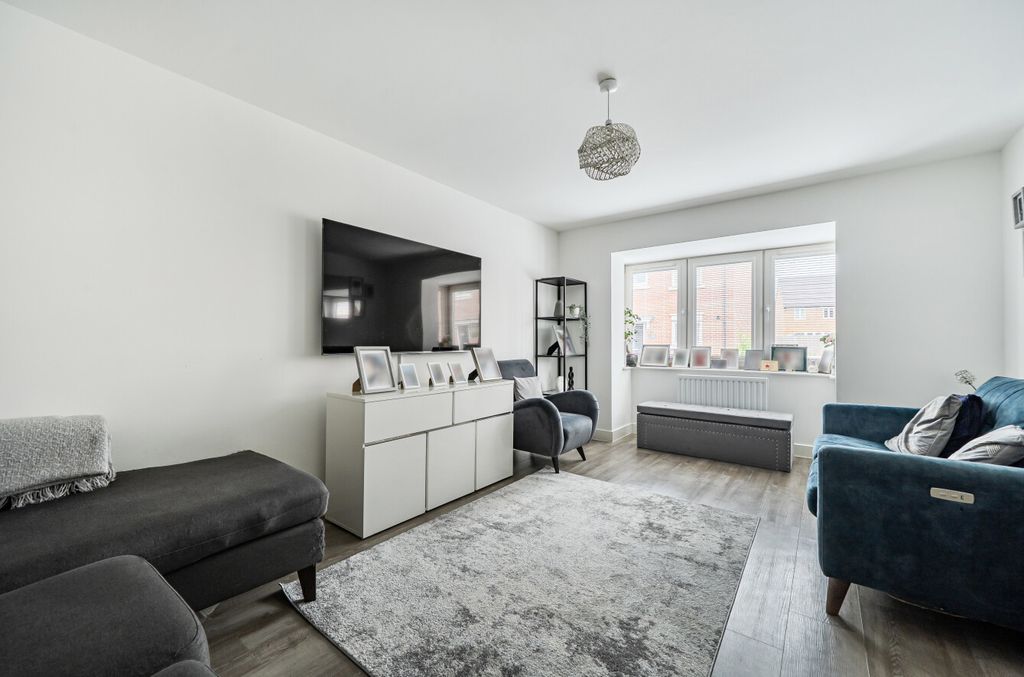 Property photo 3 of 19 1439751-13-69F9d6...