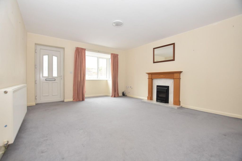 Property photo 3 of 12 Lounge.Jpg